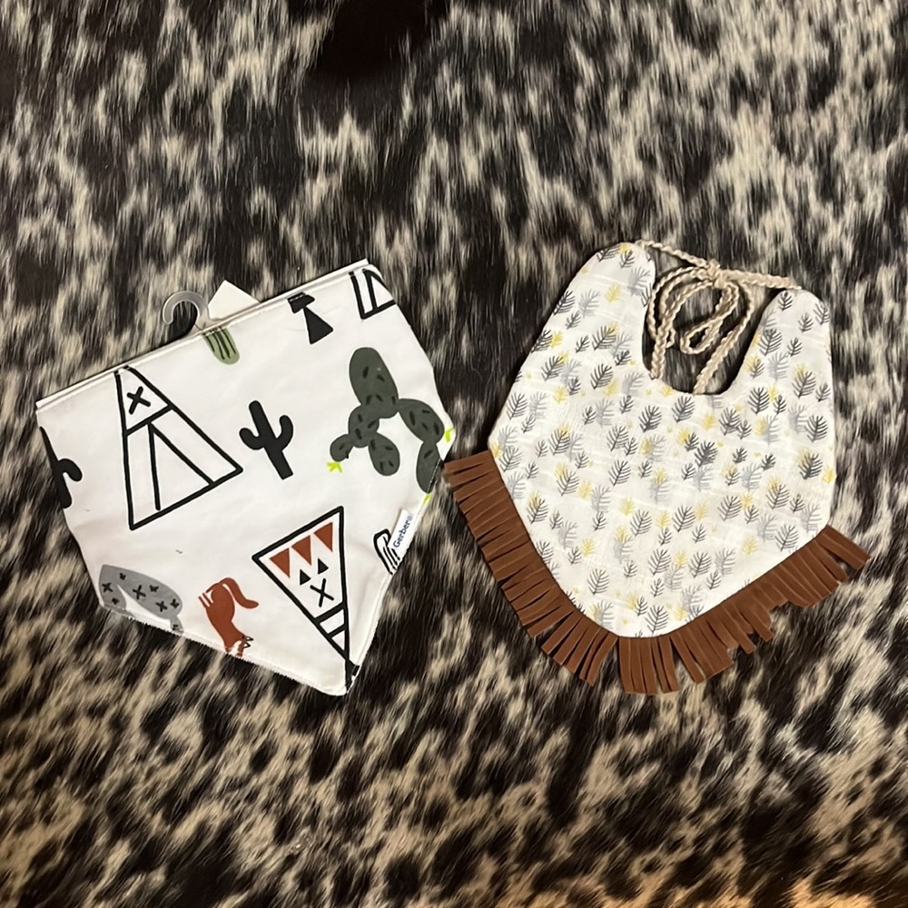 Western Gerber baby bibs 🍼
